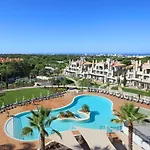 Pine Hills Vilamoura 度假村 4*